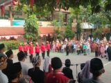 SD Hj. Isriati Baiturrahman 2 Gelar Upacara HUT Kemerdekaan RI ke-81 dengan Nuansa Adat